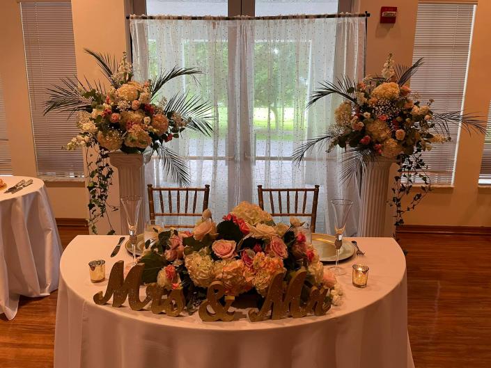pink and white wedding reception flowers